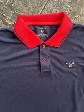 GANT Navy Polo w Red Trim Collar Casual Preppy Coastal Resortwear Old Money